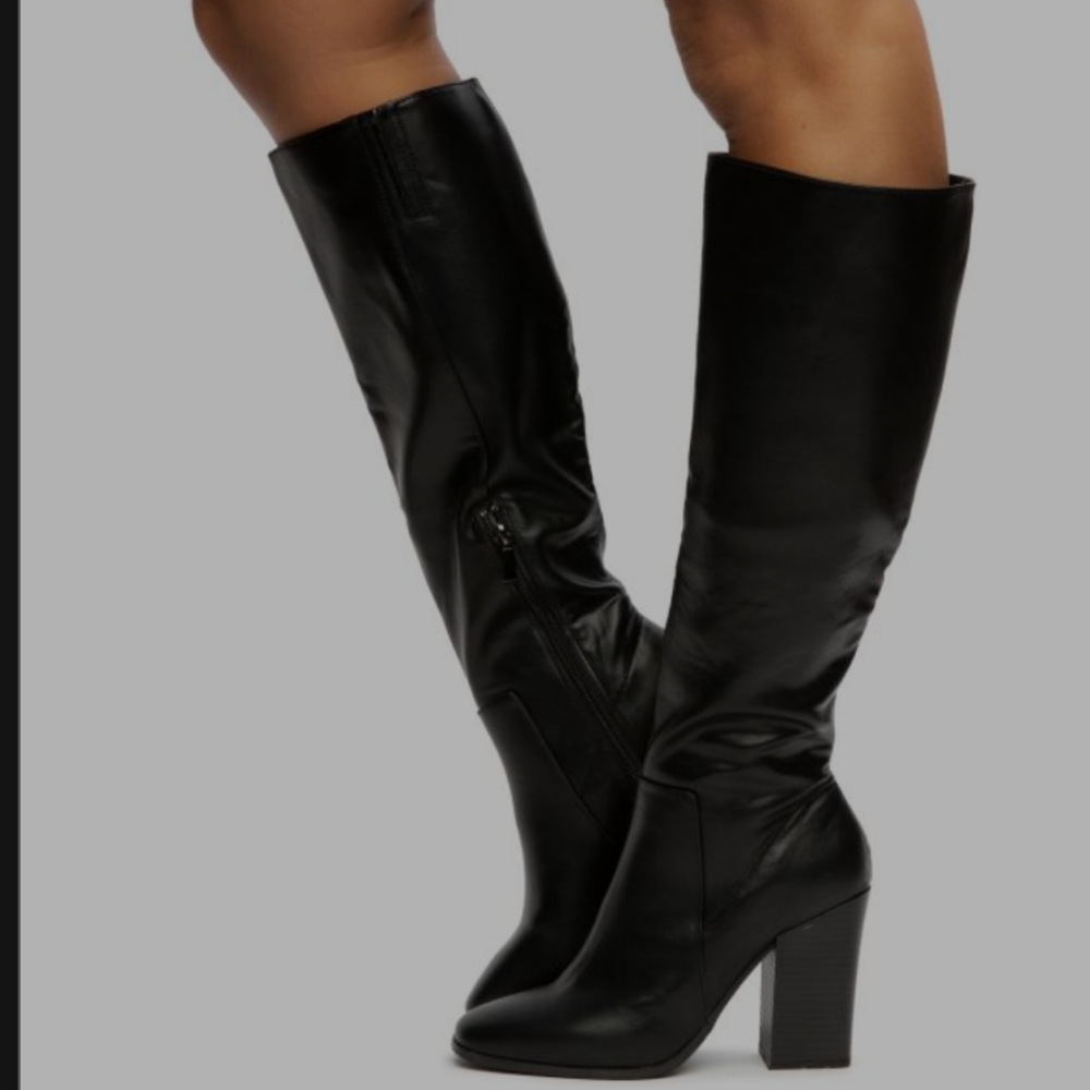 Woman's Black Faux Suede Boots* Size 10* Side Zipper*Knee High* Original Box*
